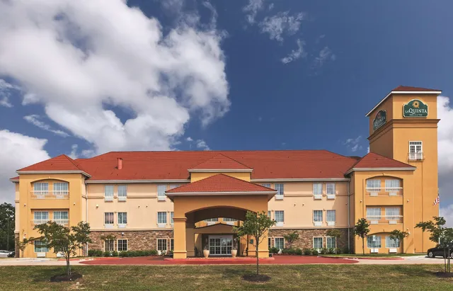 La Quinta Inn & Suites by Wyndham Bridge City