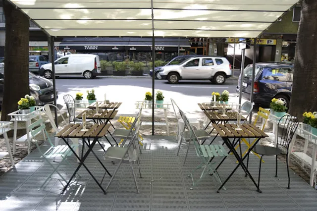 Between the lines - Gelato & Friends