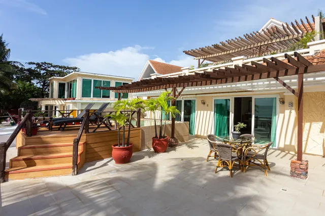 Mandarin Island Hotel