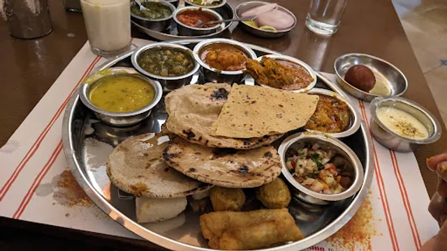 Chetana Veg. Restaurant & Bar (1946)