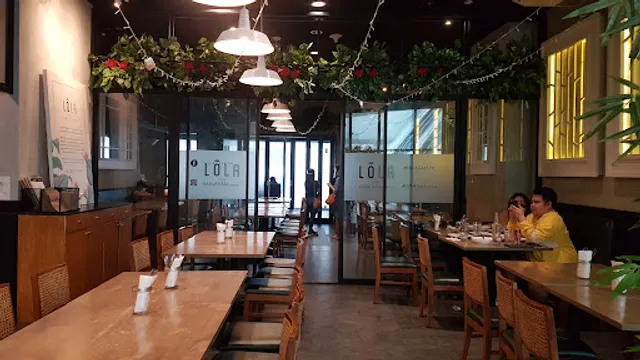 LOLA Cafe - Podium
