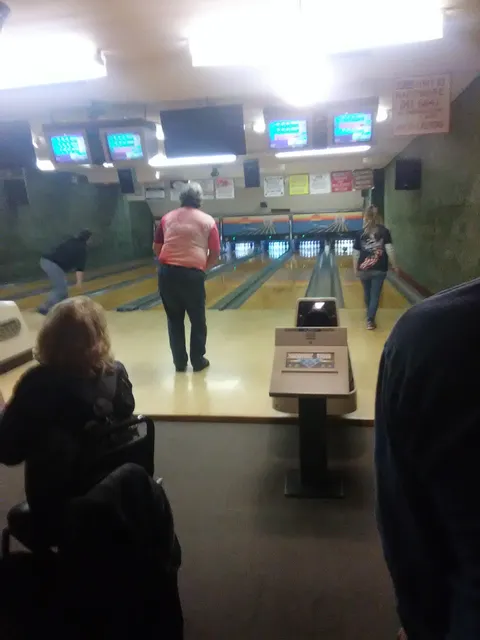 Laurens Lounge And Lanes