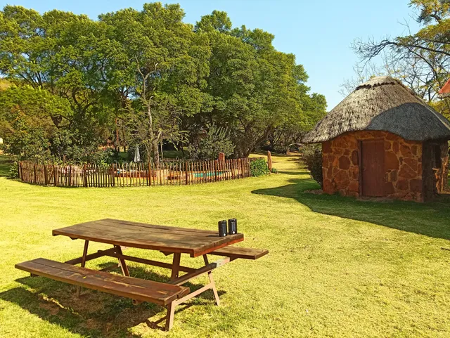 Horseback Africa - Pinto's Lodge