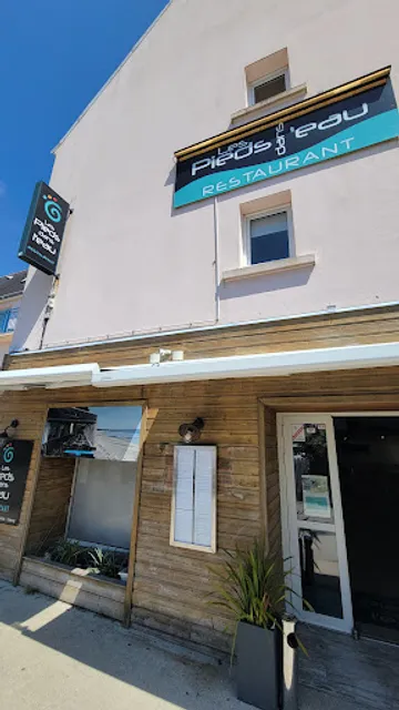 Les Pieds dans L'Eau