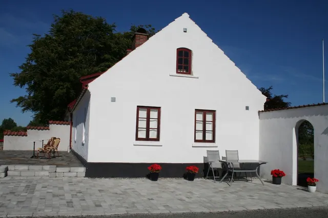 Hoby Gård Bed & Breakfast