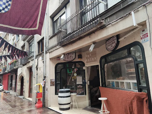 Pizzeria, panaderia, cafeteria Gozotegia Zariz