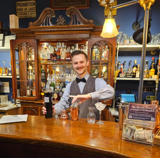 Oliver’s Cigars and Spirits