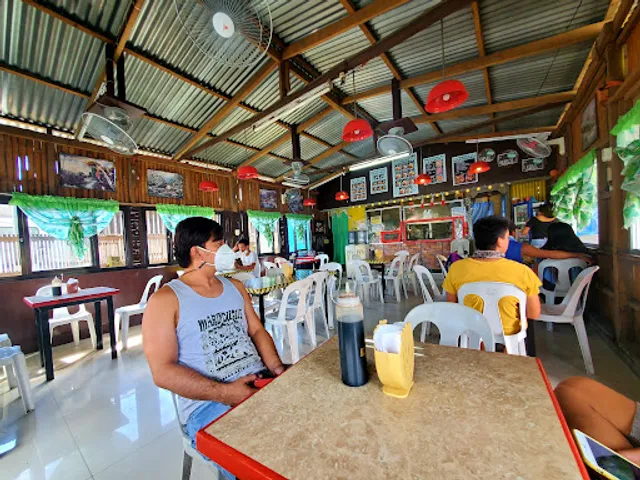 nikko's lomi haus & eatery