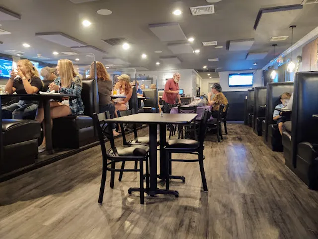 Flinchy's Restaurant, Bar and Deck