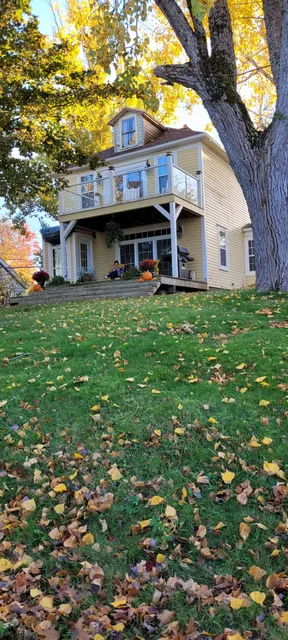 Dolan's Inn & Suites