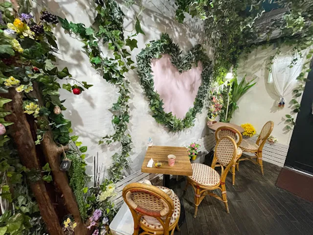 Asakusa Yorozu Cafe 444 Fruits Parlor