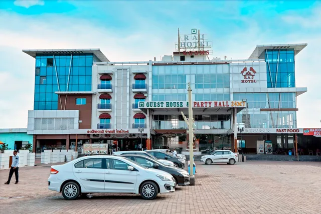 Raj Hotel