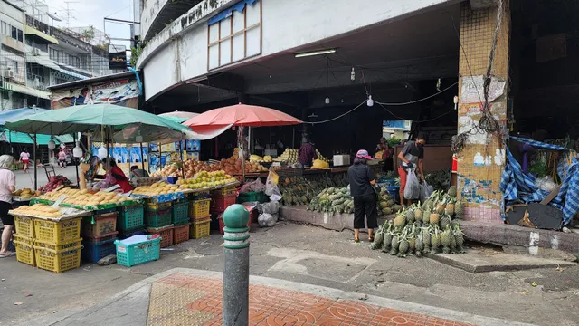 Si Yaek Maha Nak Subdistrict