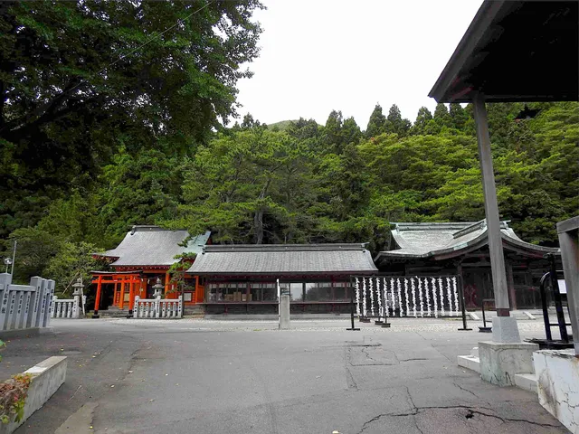 Tsuruwakainari Shrine