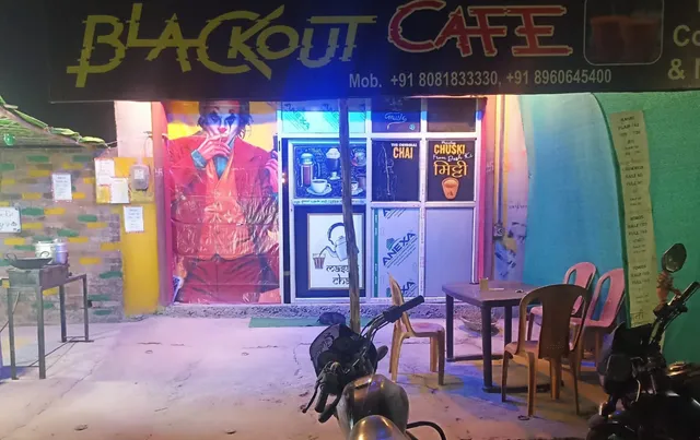 Blackout cafe