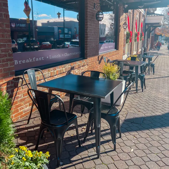 Cafe Brûlée & Dessert Bar