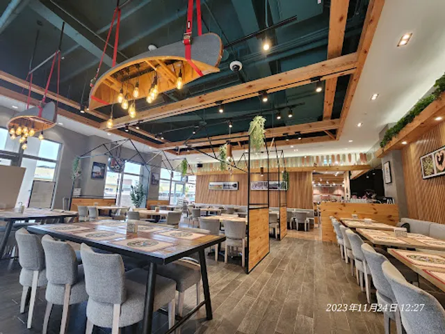 Roots Cafe華泰名品城