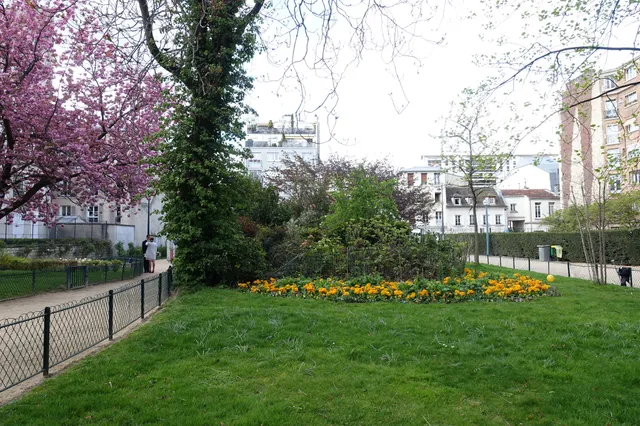 Oiseau-Lunaire Square