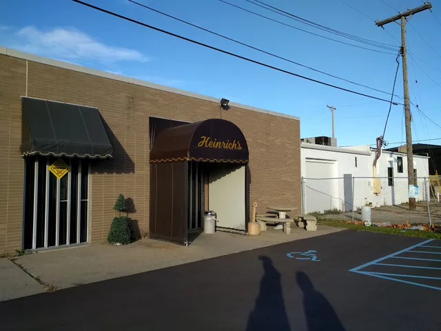 Heinrich's Decorating Nook