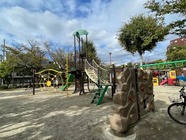 Minamishinozakitsutsuji Park