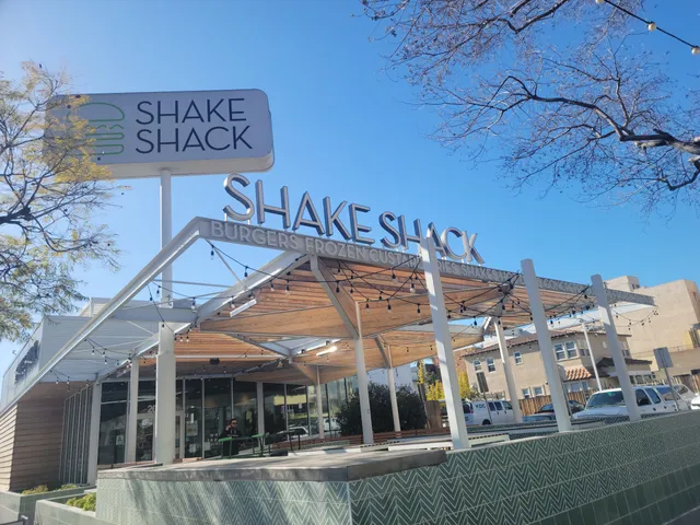 Shake Shack Little Italy