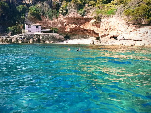 Spiaggia e Grotta Dei Prigionieri