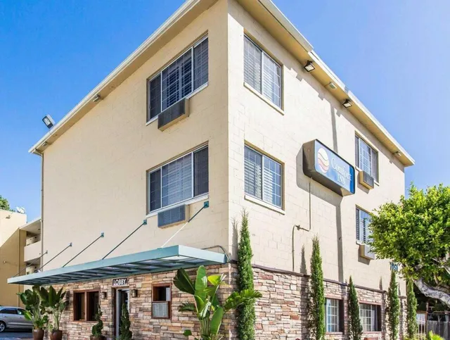 Dusk Hotel Hollywood