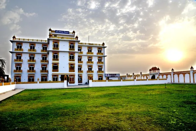 WHITE HOUSE RESORT & RESTAURANTS