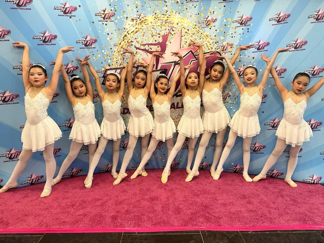 Elmhurst Art Club 莉成艺术分校