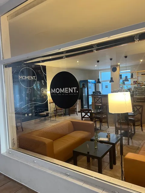 Kavárna MOMENT.
