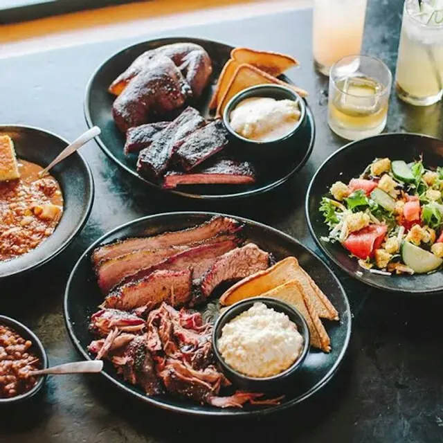 Mojo Federal Swine & Spirits