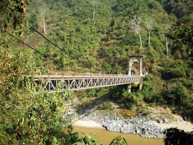 Hang Tôm Bridge
