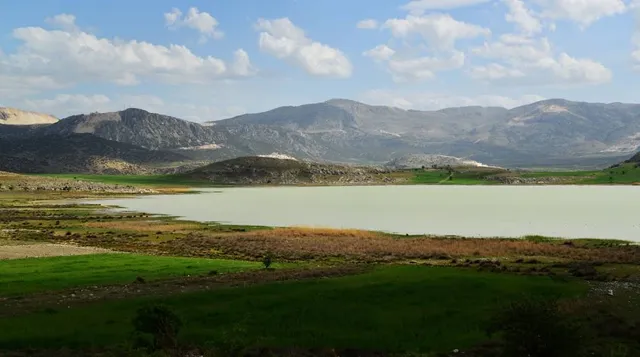Yarışlı Lake