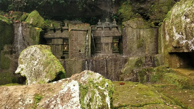 Tegal linggah Cliff Temple