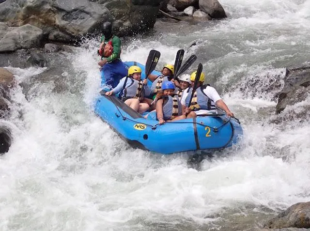 Jaraventura - Rafting Tubing Canyoning Senderismo