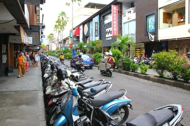 Jalan Pantai Kuta