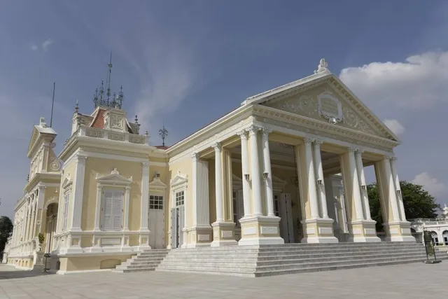 Wehat Chamrun Throne Hall