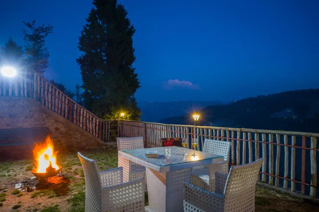Alaya Stays by ELIVAAS Luuma - Villa in Shimla | 5 BHK Villa with Lounge
