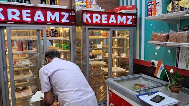 KREAMZ CAKES & MORE- Golf Green