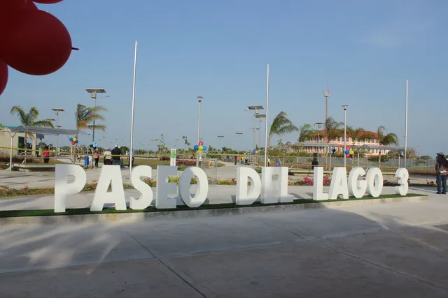 Paseo del Lago 3