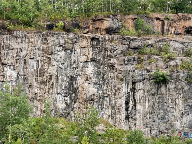 Quarry Park Parking Disc Golf