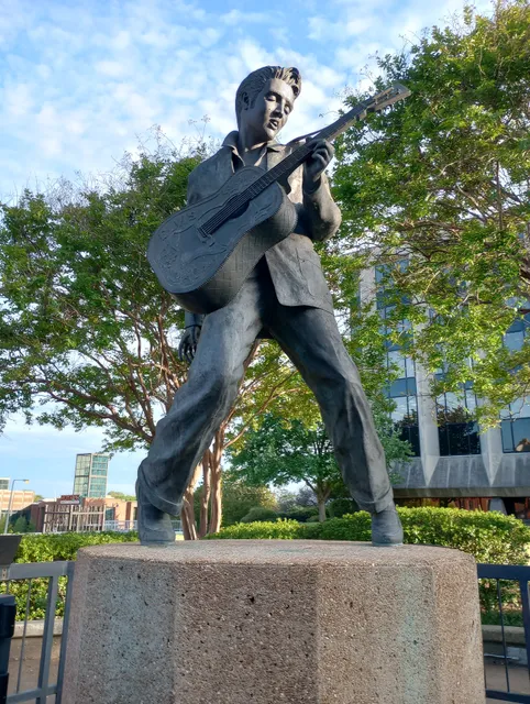 Elvis Statue