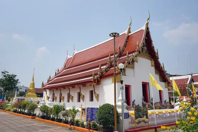 Wat Bueng Phra Aram Luang