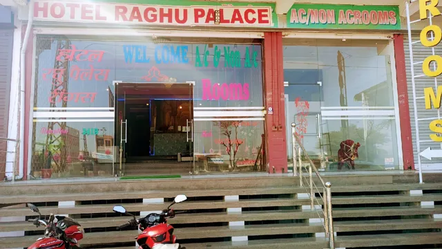 Hotel Raghu Palace