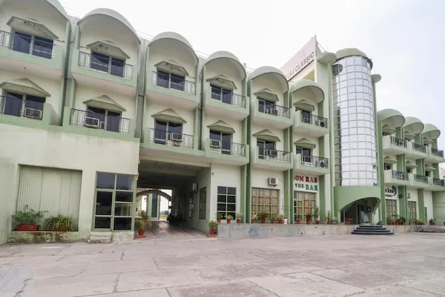 Capital O 49883 Hotel Sutlej Classic