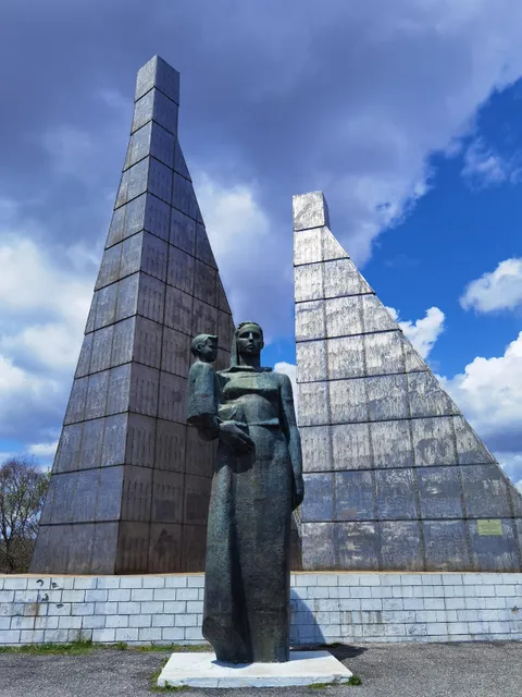 Grieving Mother, Nakhodka