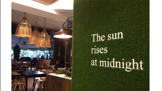 riSe Restaurant & Cocktail Bar