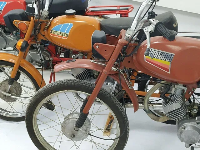 Студия Советского Мопеда