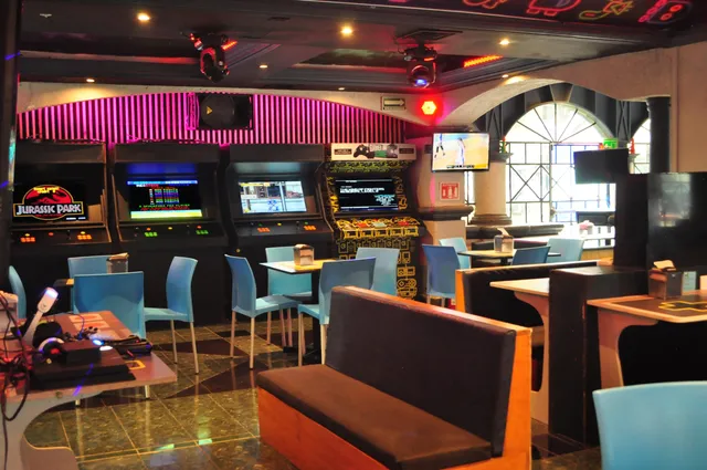 Gamer Score: RESTAURANTE DE VIDEOJUEGOS y MAQUINITAS (Insurgentes Sur)