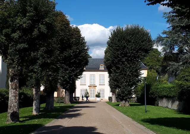 Courcelles Manor